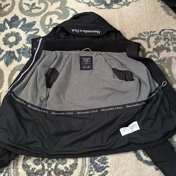 NWOT Abercrombie and Fitch Water and Wind Resistant Winter Jacket XS - Picture 5 of 12
